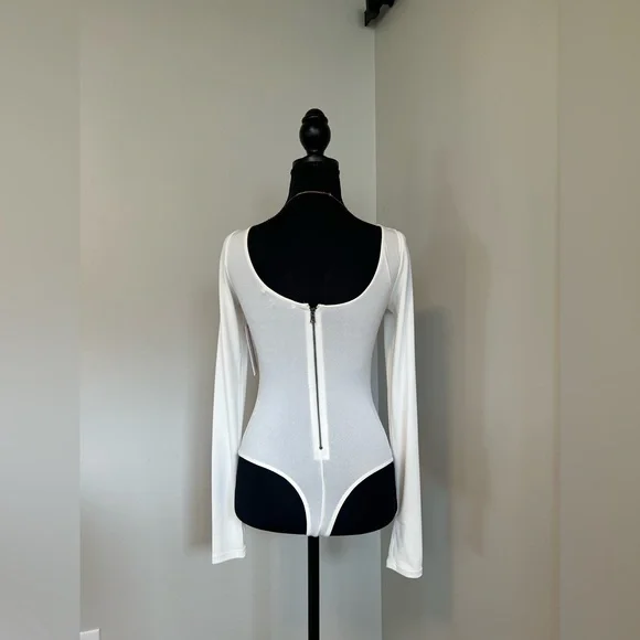 Alice + Olivia Black and White Long Sleeve Bodysuit with Cut Out Design - Picture 2 of 2